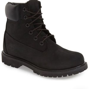 - 🌿 authentic Timberland premium fur lined boots size 6 never worn